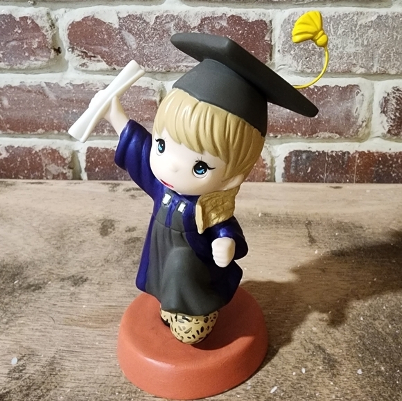 Dr. Taylor Alison Swift NYU Inspired Altered Moments Figurine - Picture 1 of 12